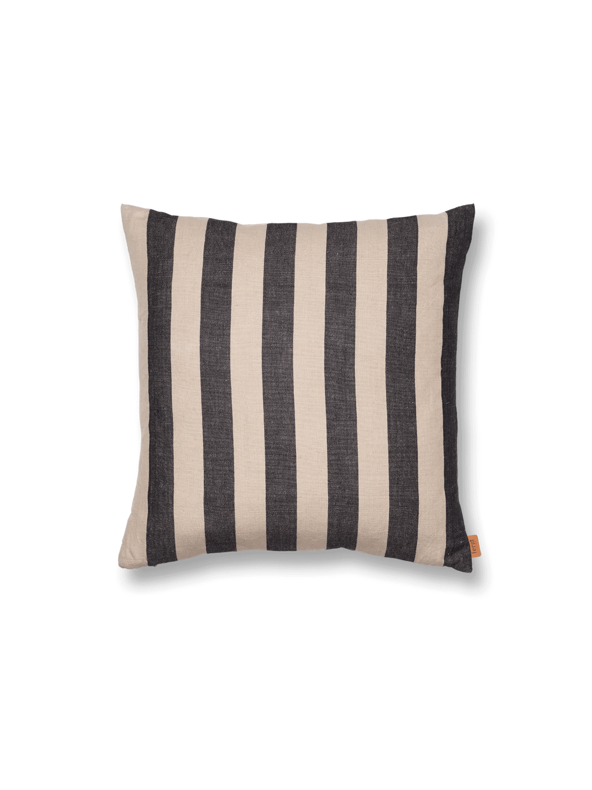 ferm LIVING Grand tyynynpäällinen 50×50 cm Hiekka-musta