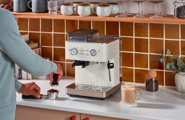 KitchenAid puoliautomaattinen espressokone jauhimella - Porcelain white. - KitchenAid