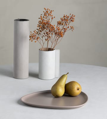 Curve Stoneware lautanen 26x30 cm - Warm Grey - LIND DNA