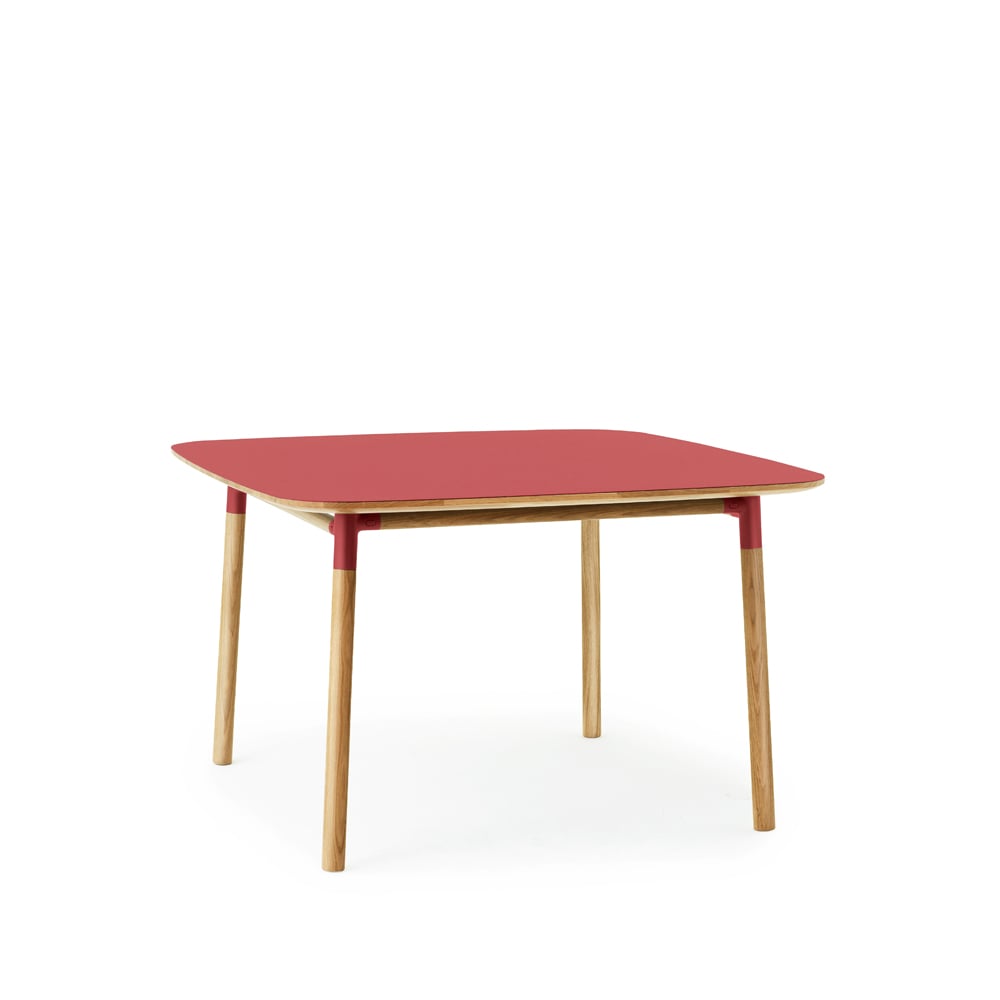 Normann Copenhagen Form ruokapöytä 120 x 120 cm Red tammijalat