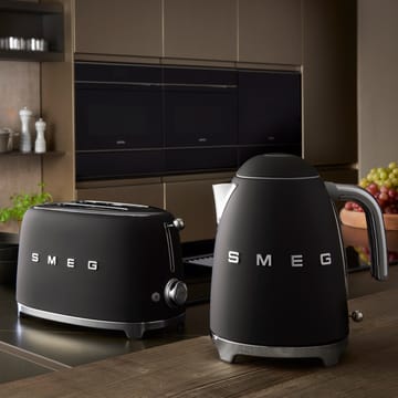 Smeg 50's Style vedenkeitin 1,7 L - Mattamusta - Smeg