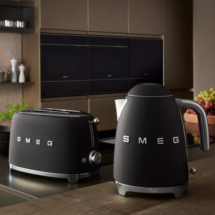 Smeg 50's Style vedenkeitin 1,7 L, Mattamusta Smeg