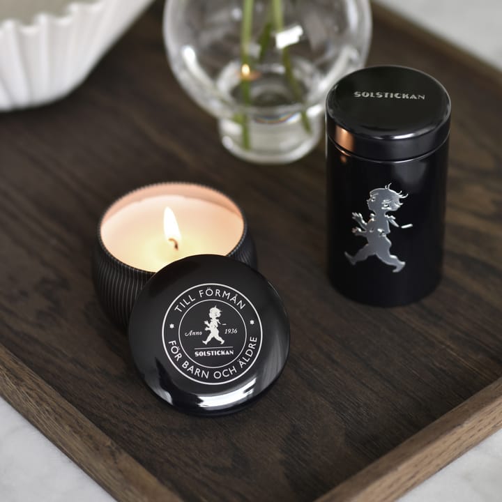 Solstickan lahjapakkaus tuoksukynttilä + tulitikkuaski, Musta-tuoksukynttilä setripuu Solstickan Design