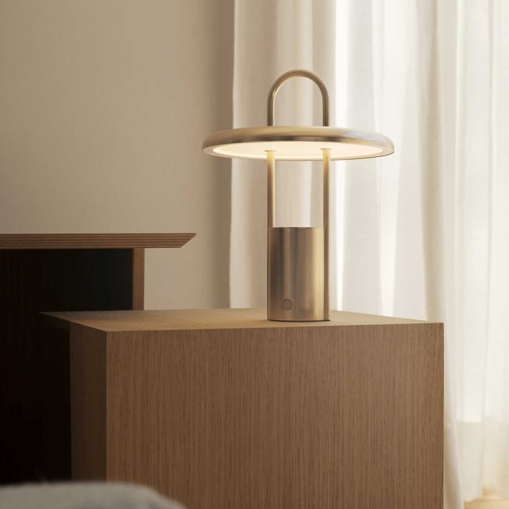 Pier LED-valaisin kannettava 25 cm, Brass Stelton